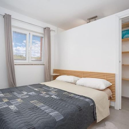 Family Village Apartment Vrh (Krk) Exterior foto