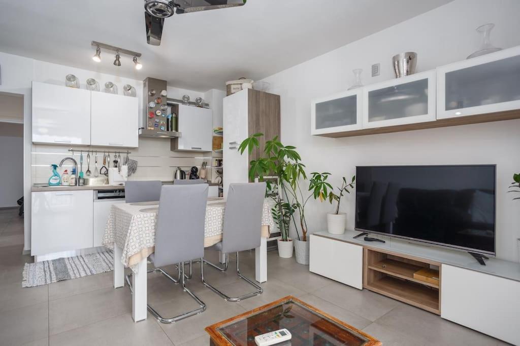 Family Village Apartment Vrh (Krk) Exterior foto