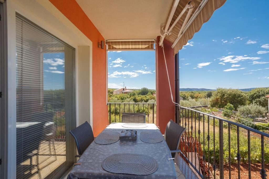 Family Village Apartment Vrh (Krk) Exterior foto